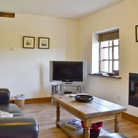 Chestnut 3* Ebberston